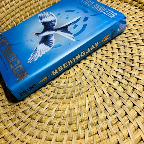 Mockingjay - First Edition Hardcover - Fantasy Fiction Book - Picture 4 of 13